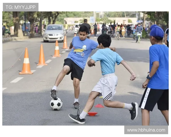 足球明星化身普通人街头踢球无人识破真身引发热议 足球明星化身普通人街头踢球无人识破真身引发热议