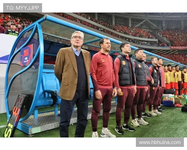 足球球星谢的辉煌历程与拼搏精神在绿茵赛场上闪耀辉光